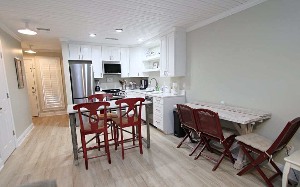 House, Multiple Beds, Balcony, Beach View (Southwinds 6) | Private kitchen | Coffee/tea maker