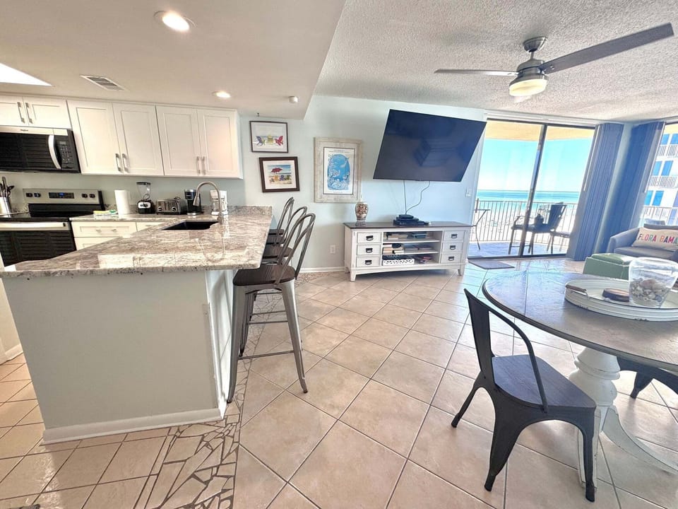 Condo, Multiple Beds, Balcony (The Whaler 6C) | Private kitchen