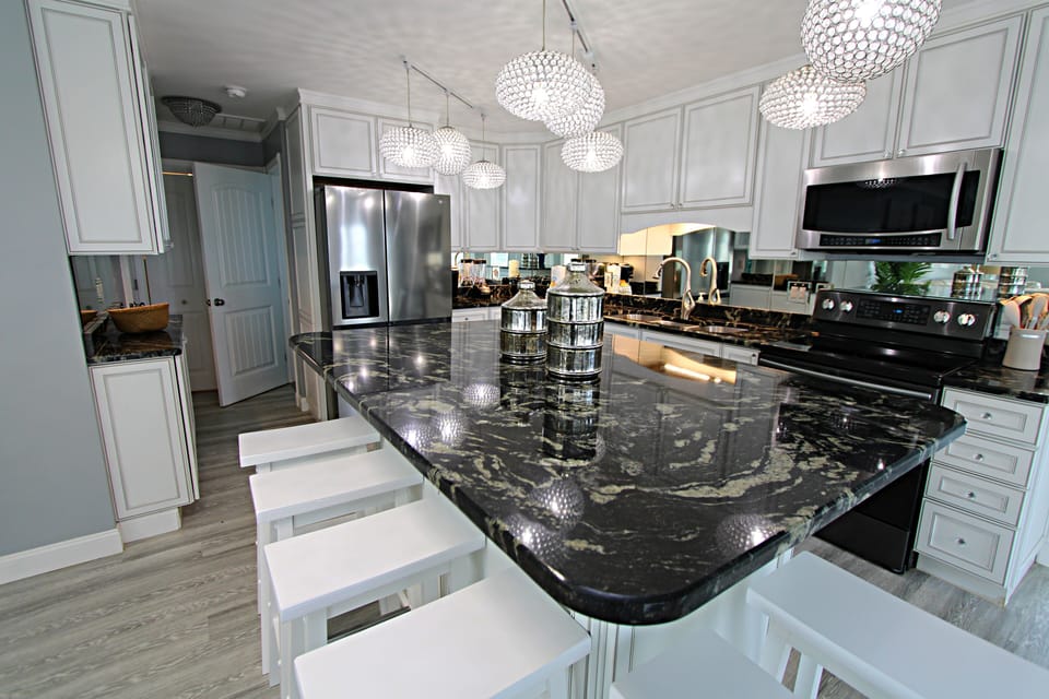 House, Multiple Beds, Patio, Ocean View (Sand in my Boots) | Private kitchen