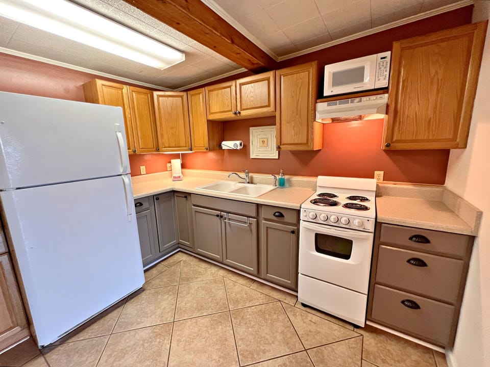 House, Multiple Beds, Patio (Porpoise Pass) | Private kitchen | Coffee/tea maker