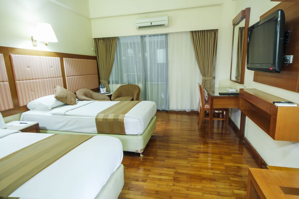 Superior Room, Non Smoking | In-room safe, desk, soundproofing, free WiFi