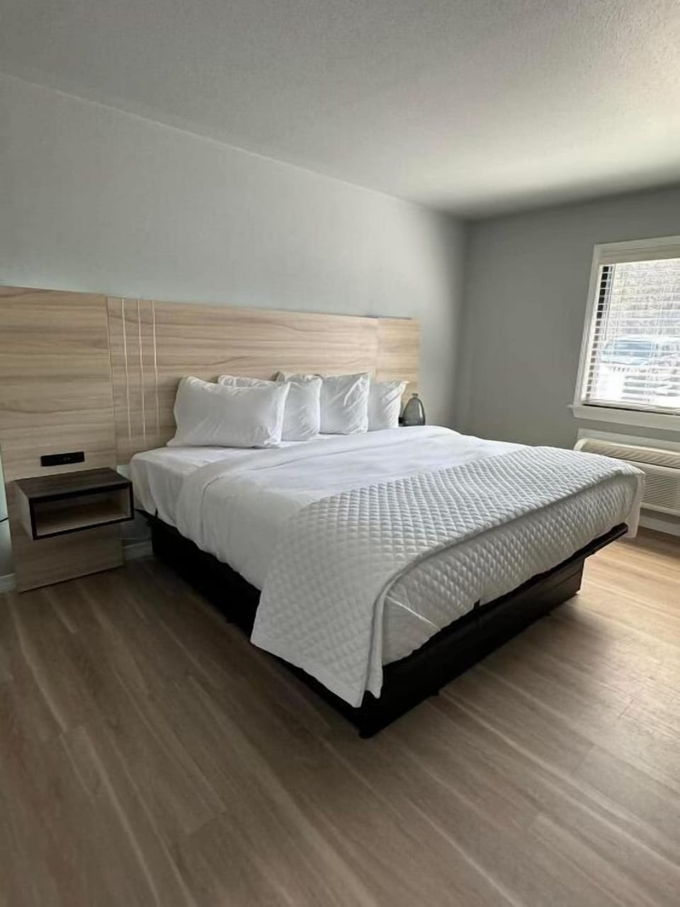 Classic Room, 1 King Bed | Free WiFi