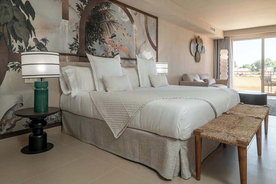 Deluxe Room | Desk, iron/ironing board, free WiFi