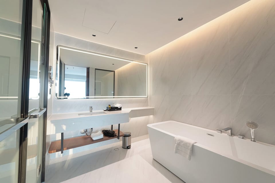 Junior Suite, River View | 1 bedroom, minibar, in-room safe, desk