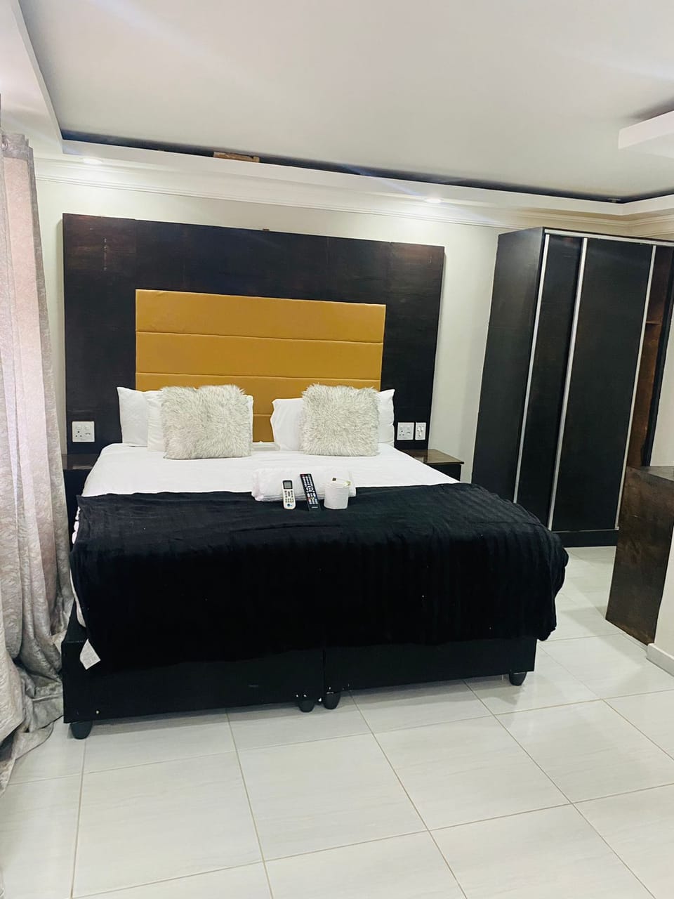 Deluxe Studio, Pool View | Soundproofing, iron/ironing board, free WiFi