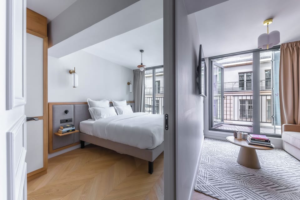 Deluxe Apartment | Premium bedding, pillowtop beds, in-room safe, individually decorated