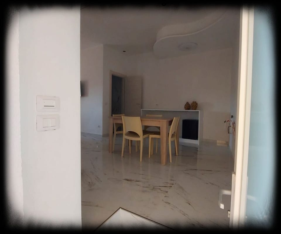 Minibar (free items), WiFi (free), bed sheets