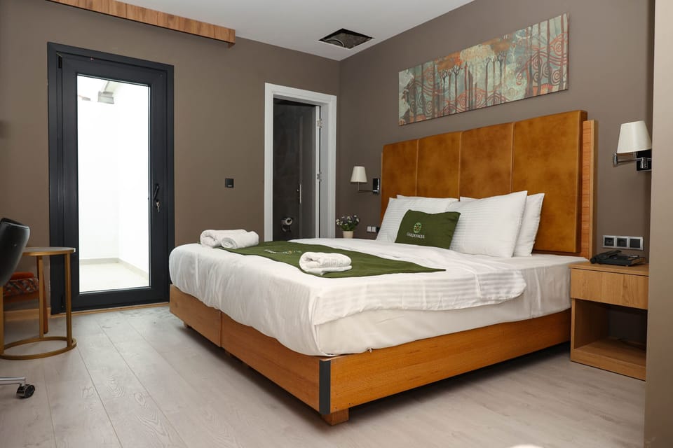 Deluxe Double Room, Balcony | Minibar, in-room safe, desk, laptop workspace