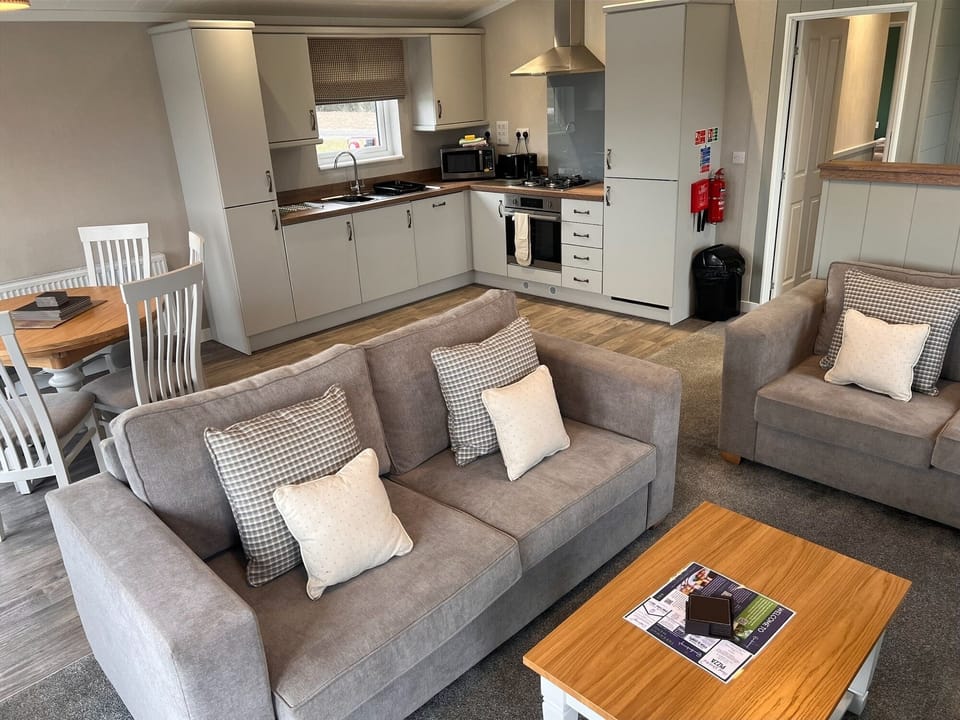 2 Bedroom Lakeside Lodge - Hot Tub | Living area