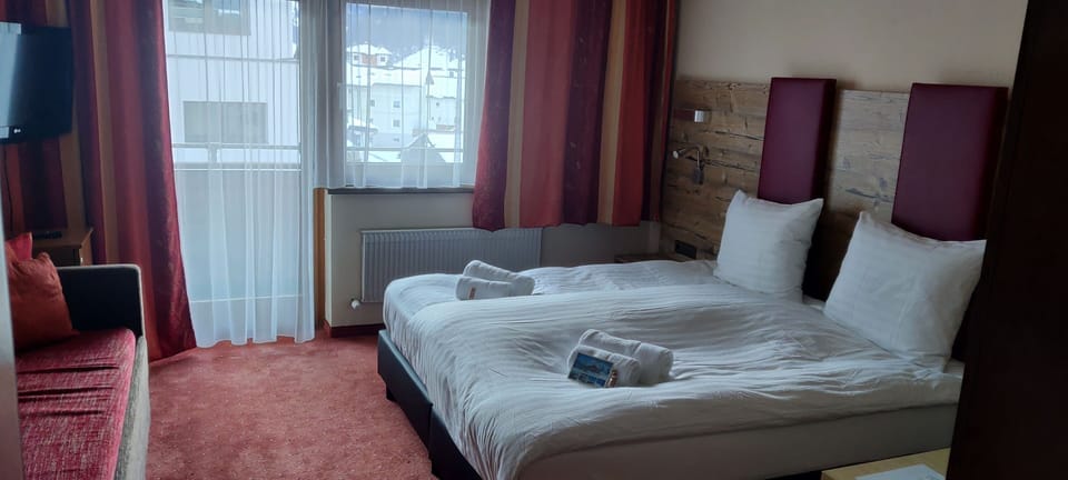 Quadruple Room | Free WiFi, bed sheets