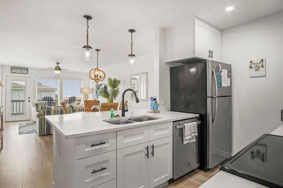 Condo, Multiple Beds, Patio, Ocean View (Casa Sea-Esta) | Private kitchen | Fridge, microwave, oven, stovetop