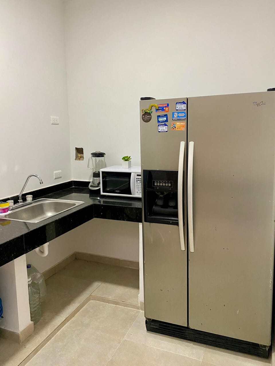 Full-size fridge, microwave, griddle, cookware/dishes/utensils