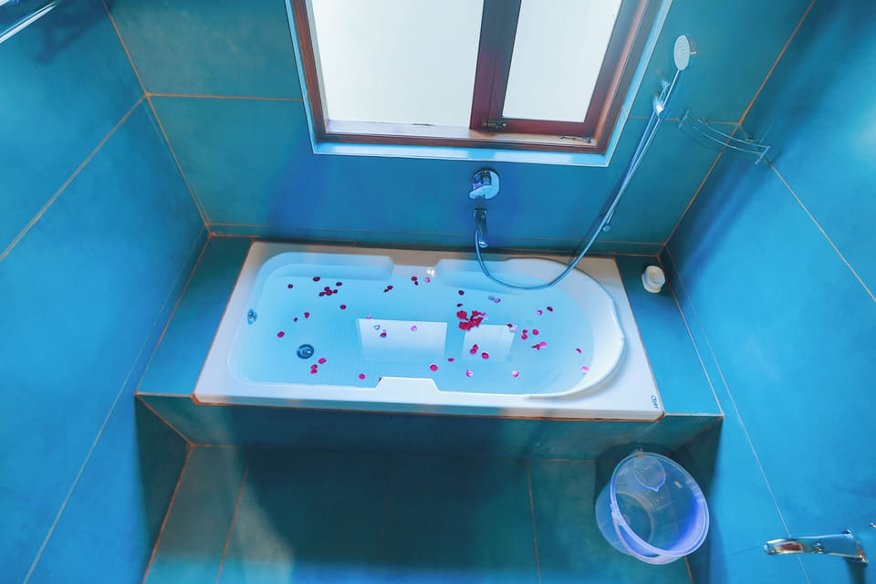 Superior Cottage | Bathroom | Free toiletries, slippers, towels, soap