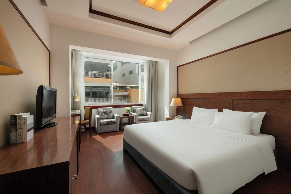 Executive Studio Suite | Premium bedding, down comforters, pillowtop beds, minibar