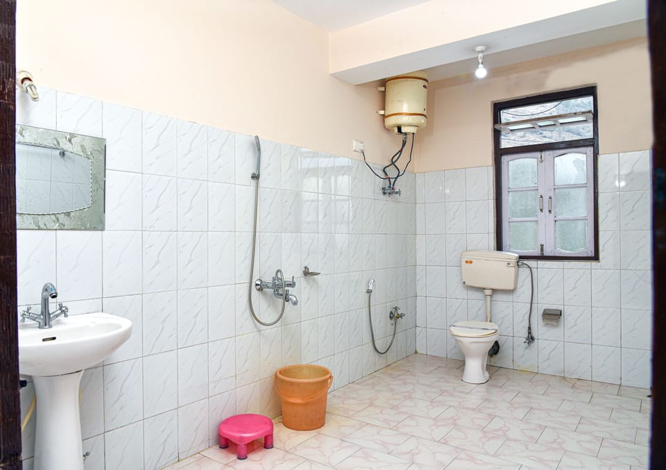 Premium Double Room, 1 Bedroom | Bathroom | Slippers