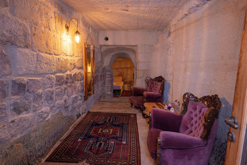 Family Room, Courtyard View | Individually decorated, soundproofing, free WiFi, bed sheets