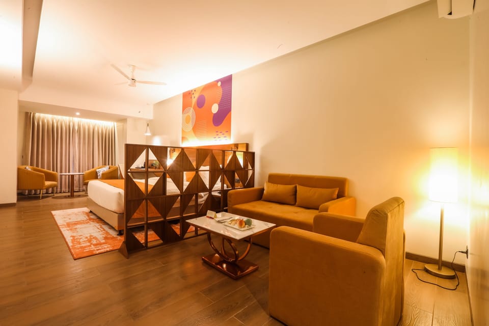 Royal Suite with Jacuzzi | In-room safe, desk, blackout drapes, iron/ironing board