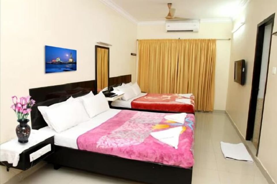 FAMILY TWIN BEDDED AC | Soundproofing, bed sheets