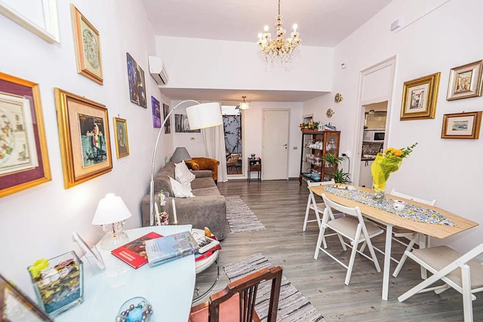 Apartment, 1 Bedroom, Balcony | Dining room