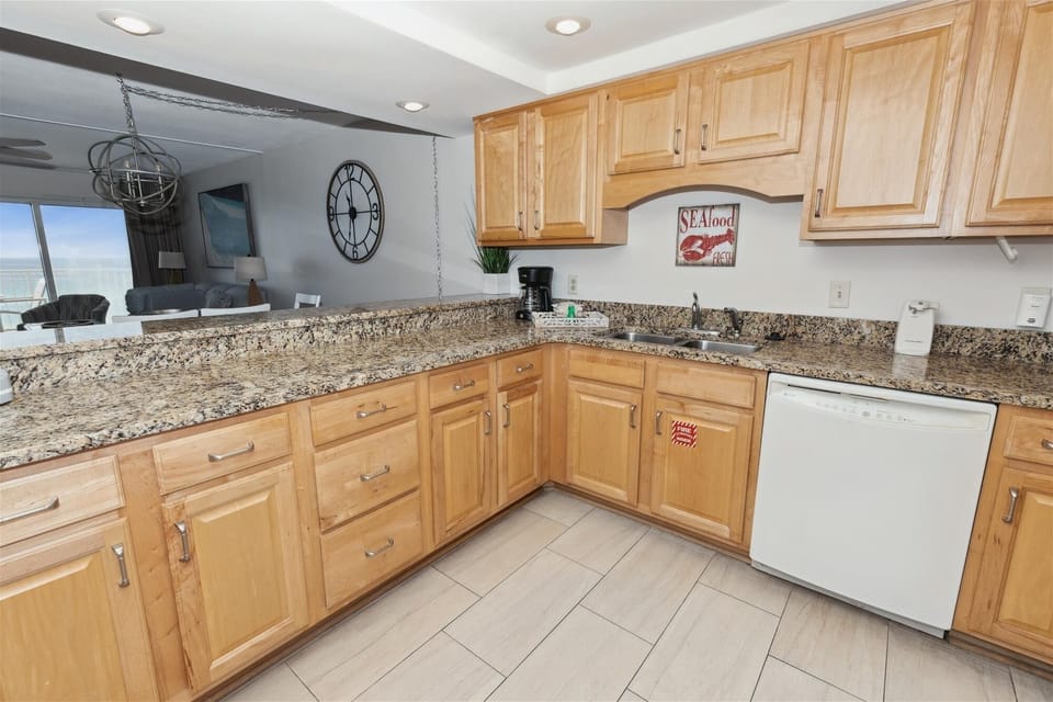 Condo, 2 Bedrooms | Private kitchen | Fridge, oven, stovetop, coffee/tea maker