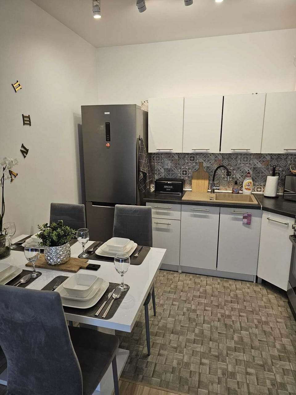 Apartment | Private kitchen | Fridge, microwave, oven, stovetop