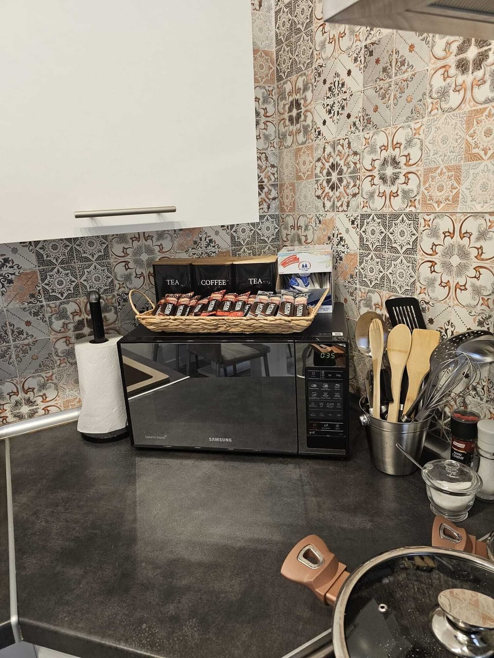 Apartment | Private kitchen | Fridge, microwave, oven, stovetop