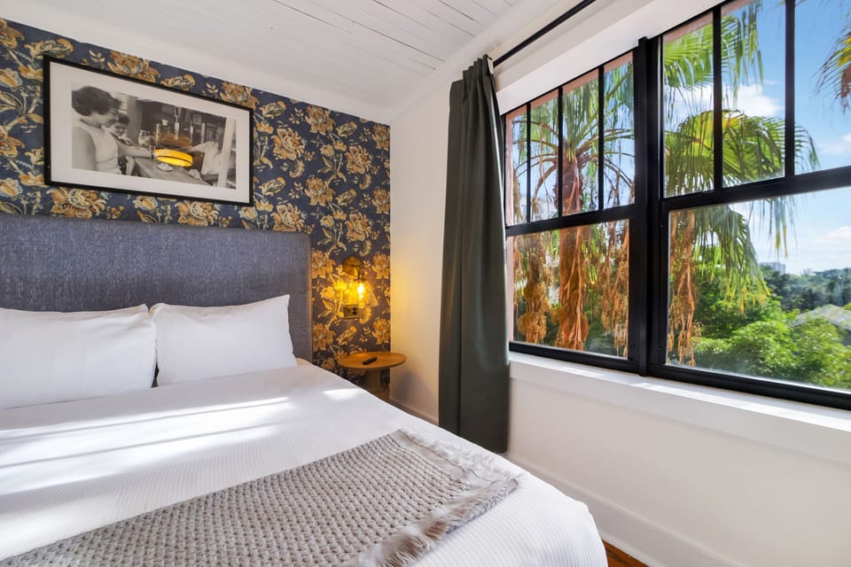 Standard Room, 1 Queen Bed, Private Bathroom (Self check-in) | Desk, laptop workspace, iron/ironing board, free WiFi