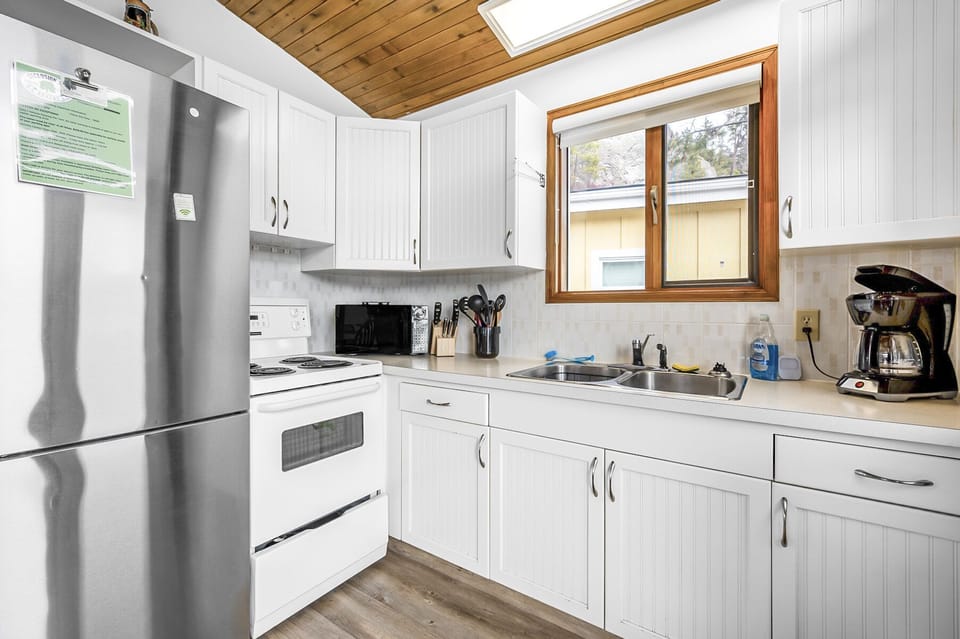 Cabin, Beach View | Private kitchen | Coffee/tea maker, full-size fridge, microwave, oven