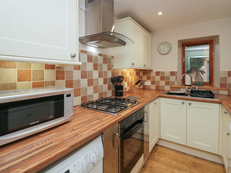 Fridge, dishwasher, electric kettle, cookware/dishes/utensils