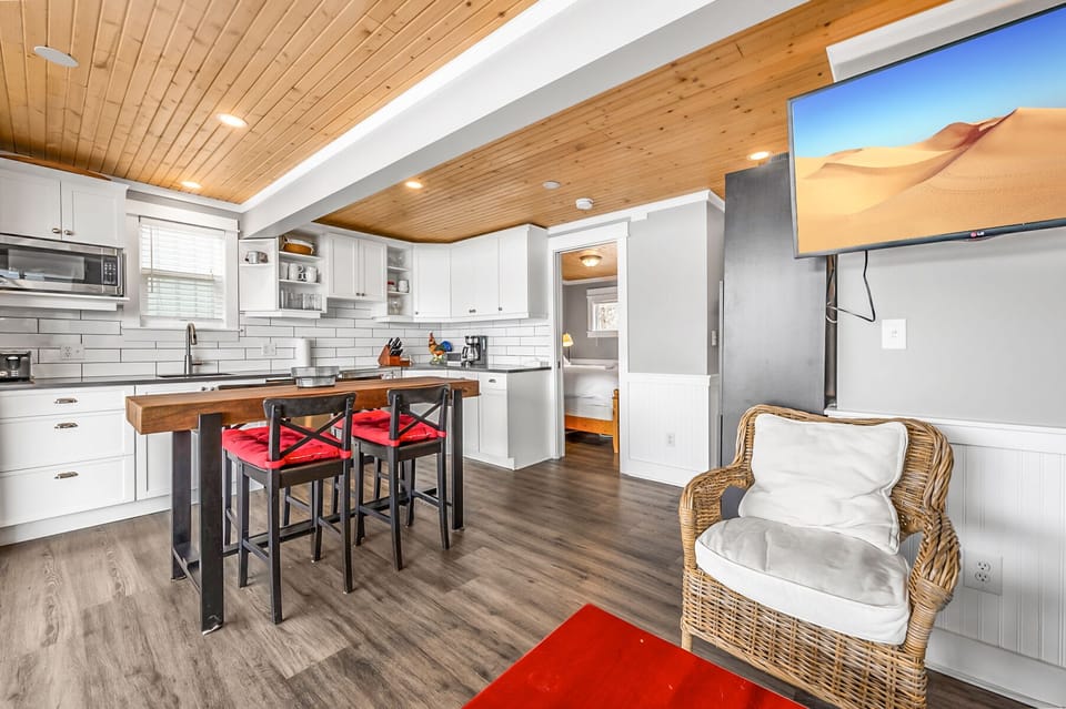 Cottage | Living area | 42-inch flat-screen TV with cable channels