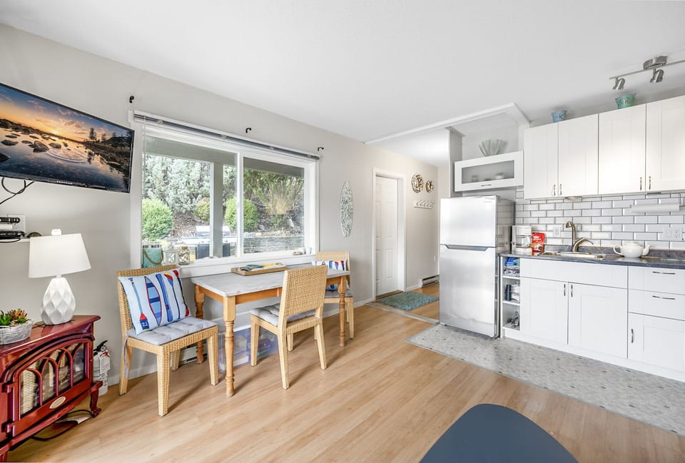Condo | In-room dining