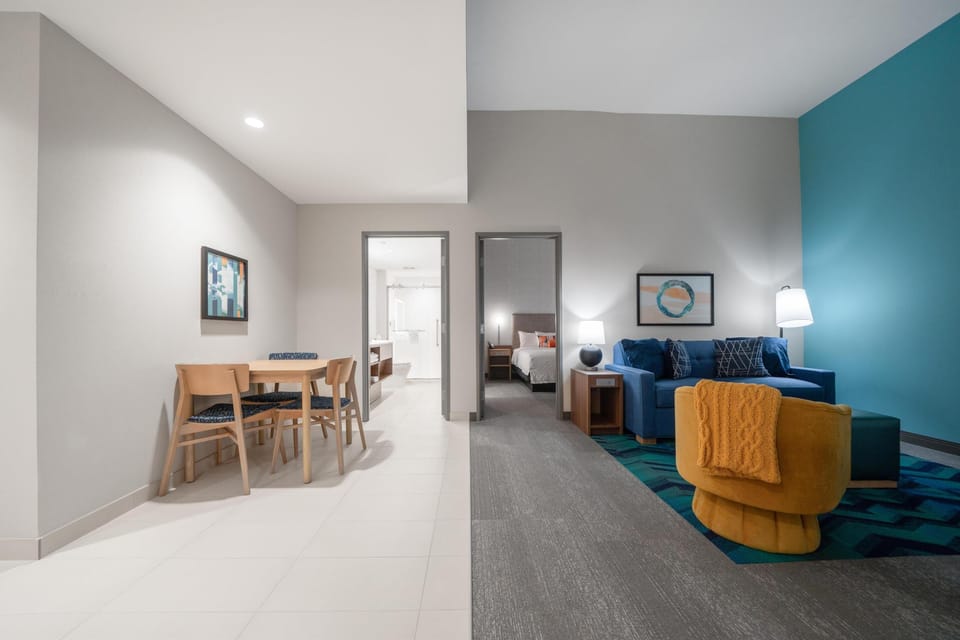 Suite, 1 Bedroom | Living area