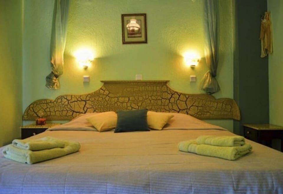Soundproofing, free WiFi, bed sheets