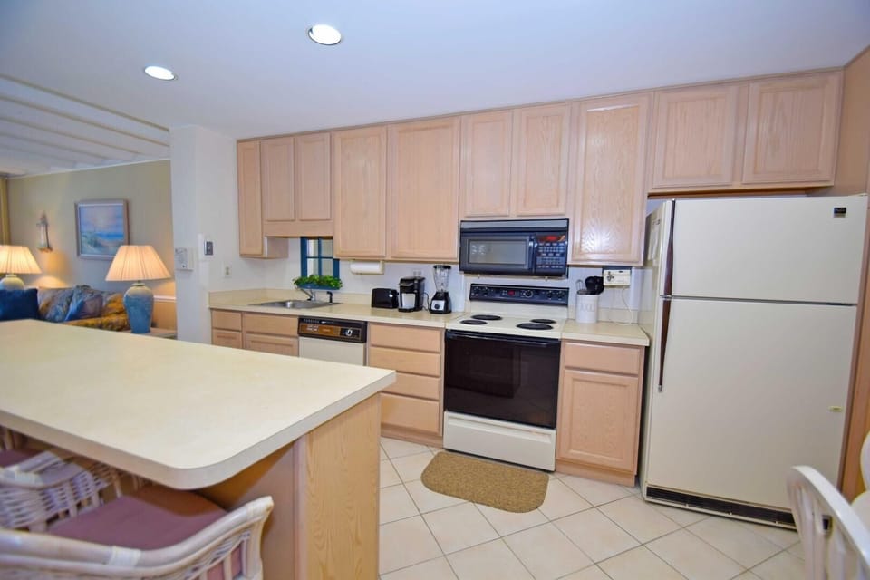 Apartment, 2 Bedrooms | Private kitchen | Coffee/tea maker, fridge, toaster