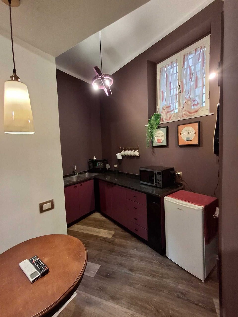 Premium Studio, City View | Private kitchen | Shared fridge, microwave