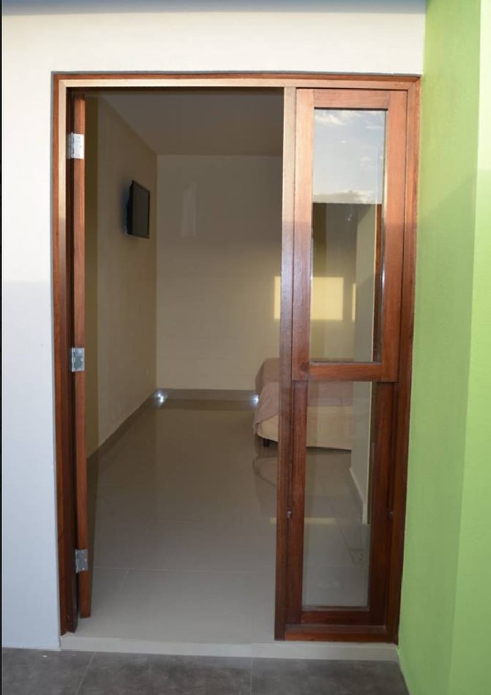 Desk, WiFi (free), bed sheets