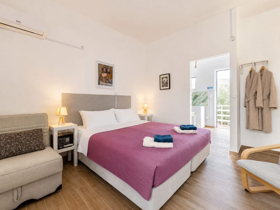 Design Room | Pillowtop beds, individually decorated, individually furnished
