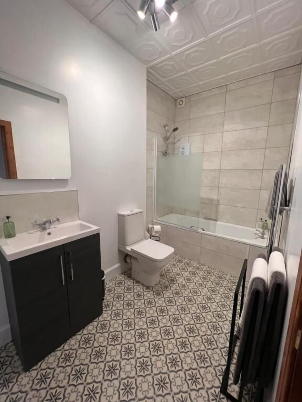 Deluxe Double Room, Sea View | Bathroom | Free toiletries, hair dryer, towels, shampoo