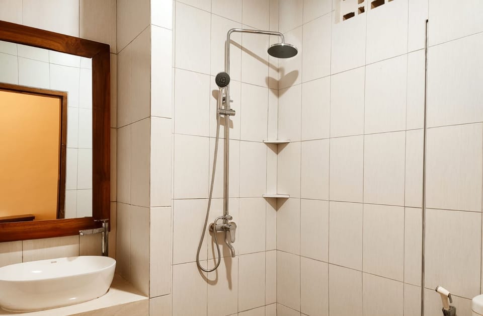 Double Room | Bathroom | Free toiletries