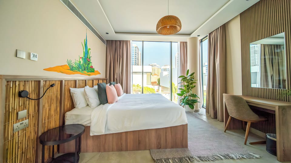King Room in Co- Living Vila | In-room safe, iron/ironing board, free WiFi