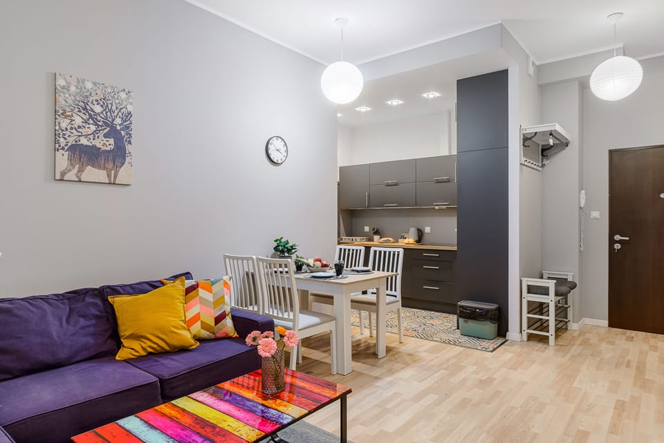 Deluxe Apartment | 1 bedroom, hypo-allergenic bedding, blackout drapes, iron/ironing board