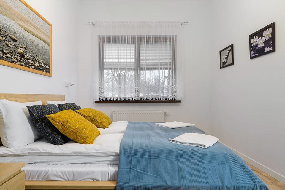 Deluxe Apartment | 1 bedroom, hypo-allergenic bedding, blackout drapes, iron/ironing board