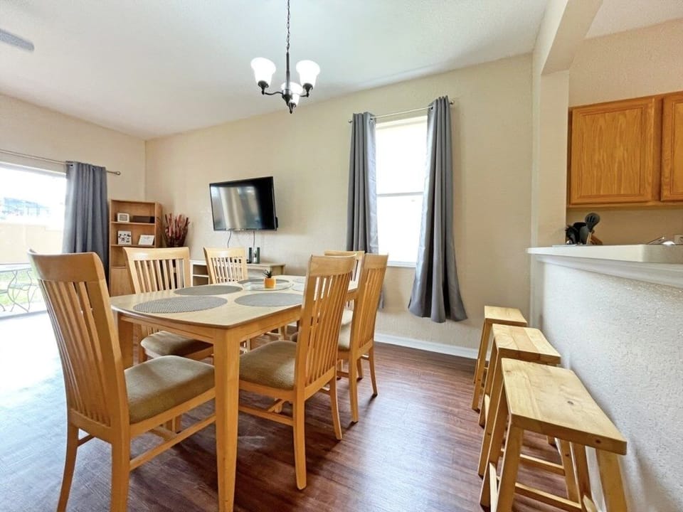 Townhome, 4 Bedrooms | Dining