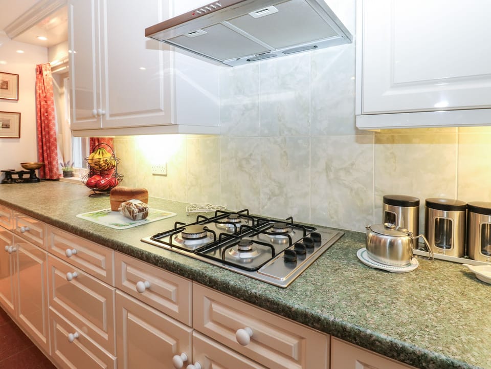 Dishwasher, electric kettle, toaster, cookware/dishes/utensils