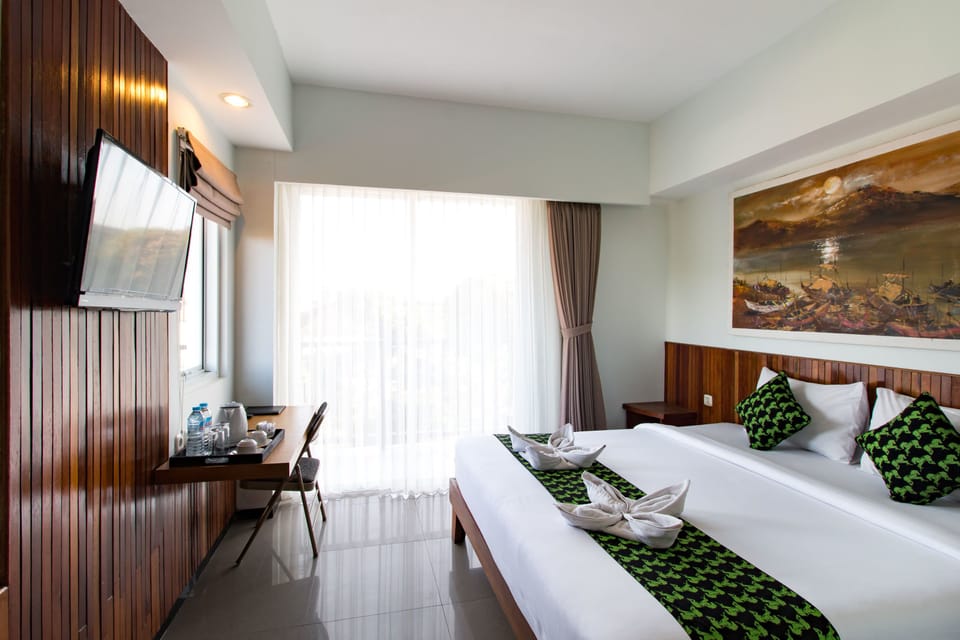 Minibar, laptop workspace, free WiFi, bed sheets