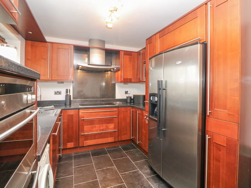 Dishwasher, electric kettle, toaster, cookware/dishes/utensils