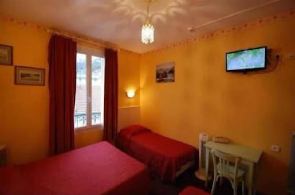 Family Room | Blackout drapes, iron/ironing board, free WiFi