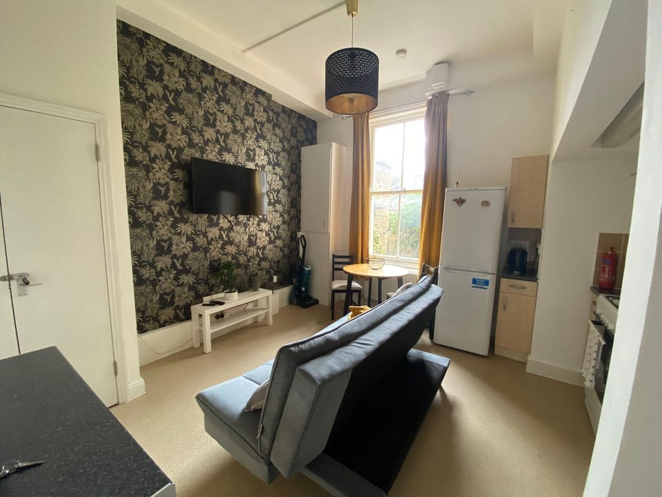 Apartment | Living area | TV
