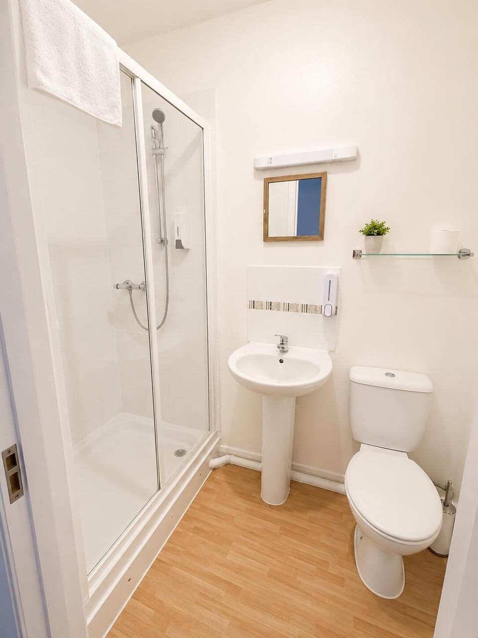 Deluxe Double Room | Bathroom | Shower, rainfall showerhead, hair dryer (on request), soap