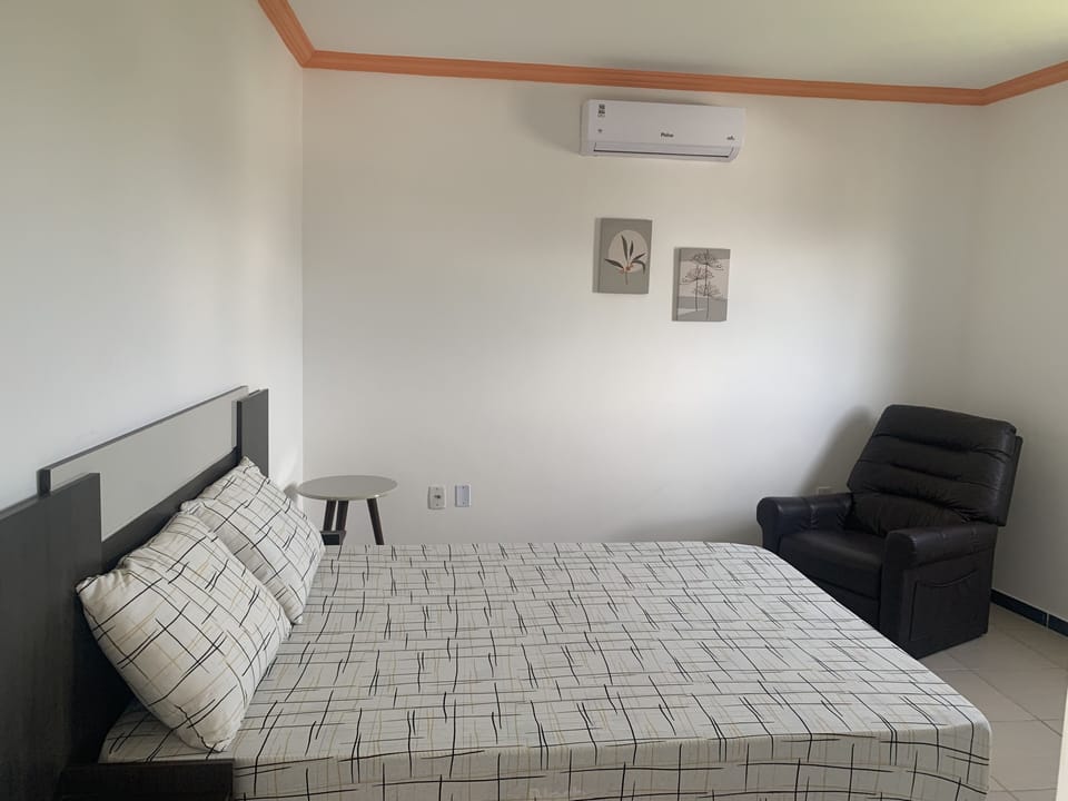 Room | 6 bedrooms, free rollaway beds, free WiFi, bed sheets